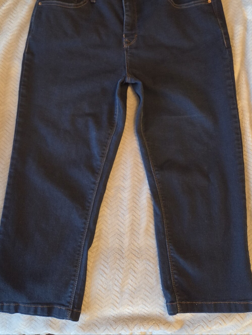 Women’s Dark Indigo Cropped Stretch Jean Capri